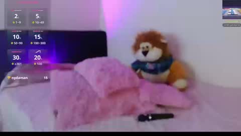 Snapshot of michellmoon1 chatting on 10/17/25, 08:22 michellmoon1 online show from 10/17/25, 08:22