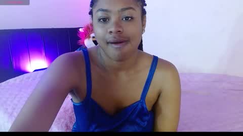 Snapshot of michellmoon1 chatting on 10/19/25, 06:19 michellmoon1 online show from 10/19/25, 06:19