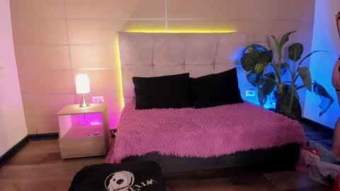 michonne_09 online show from 11/19/25, 08:20