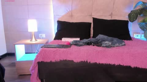 michonne_09 online show from 11/23/25, 10:26