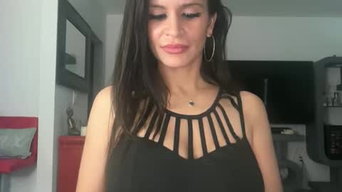 Snapshot of micielo87 chatting on 05/07/26, 01:55 Skye online show from 05/07/26, 01:55