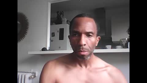 Snapshot of mickdu971 chatting on 06/08/26, 06:58 mickdu971 online show from 06/08/26, 06:58