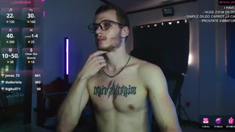 Snapshot of mickey_pict chatting on 12/05/24, 06:21 Mickey online show from 12/05/24, 06:21