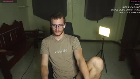 Snapshot of mickey_pict chatting on 12/08/24, 01:03 Mickey online show from 12/08/24, 01:03