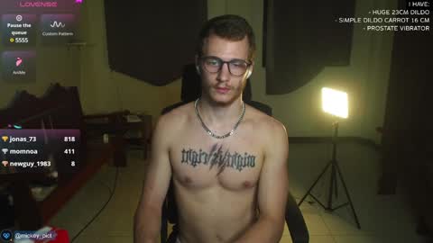 Snapshot of mickey_pict chatting on 12/10/24, 12:27 Mickey online show from 12/10/24, 12:27