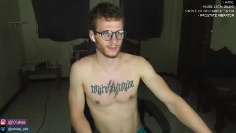 Snapshot of mickey_pict chatting on 01/26/25, 02:19 Mickey online show from 01/26/25, 02:19