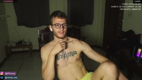 Snapshot of mickey_pict chatting on 01/27/25, 02:02 Mickey online show from 01/27/25, 02:02