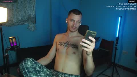 Snapshot of mickey_pict chatting on 02/10/25, 10:53 Mickey online show from 02/10/25, 10:53