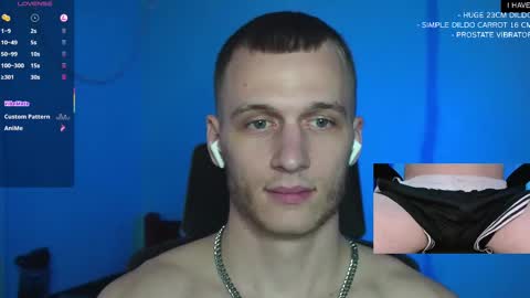 Snapshot of mickey_pict chatting on 02/25/25, 09:42 Mickey online show from 02/25/25, 09:42