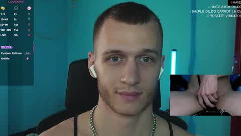 Snapshot of mickey_pict chatting on 02/26/25, 06:15 Mickey online show from 02/26/25, 06:15