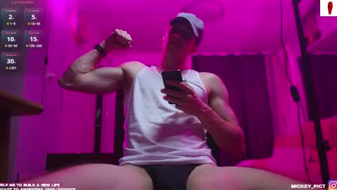 Snapshot of mickey_pict chatting on 10/06/25, 01:52 Mickey online show from 10/06/25, 01:52