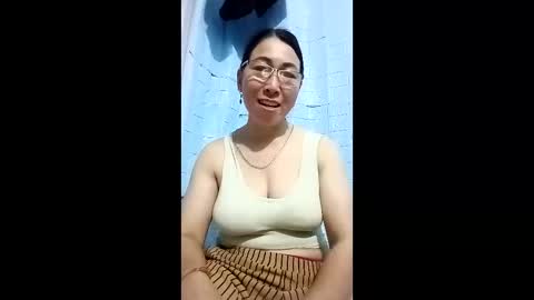 Snapshot of mickye00 chatting on 04/19/26, 08:11 Miky online show from 04/19/26, 08:11