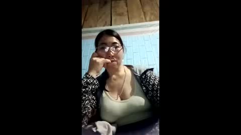Snapshot of mickye00 chatting on 04/23/26, 04:53 Miky online show from 04/23/26, 04:53