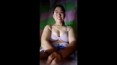 Snapshot of mickye00 chatting on 05/18/26, 04:40 Miky online show from 05/18/26, 04:40