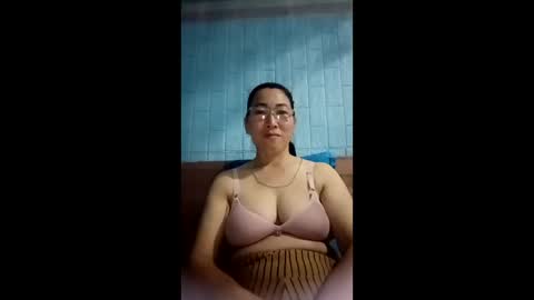 Snapshot of mickye00 chatting on 05/21/26, 10:06 Miky online show from 05/21/26, 10:06