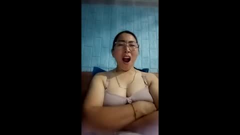 Snapshot of mickye00 chatting on 05/22/26, 02:01 Miky online show from 05/22/26, 02:01