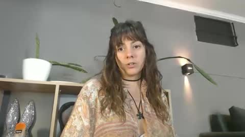 Snapshot of mickystrumia chatting on 11/18/25, 03:27 mickystrumia online show from 11/18/25, 03:27