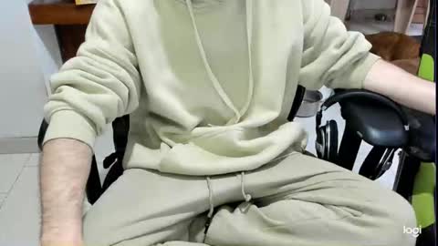 Snapshot of microfama00 chatting on 04/20/26, 07:22 microfama00 online show from 04/20/26, 07:22