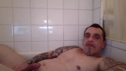 Snapshot of middle123456783939 chatting on 04/14/26, 01:44 middle123456783939 online show from 04/14/26, 01:44