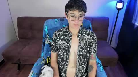 Snapshot of midnight07_ chatting on 04/20/26, 03:37 Blue online show from 04/20/26, 03:37