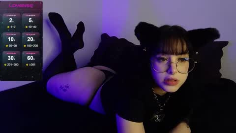 Snapshot of midnightkitten_ chatting on 10/15/25, 10:43 Nana online show from 10/15/25, 10:43