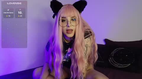 Snapshot of midnightkitten_ chatting on 10/20/25, 09:37 Nana online show from 10/20/25, 09:37