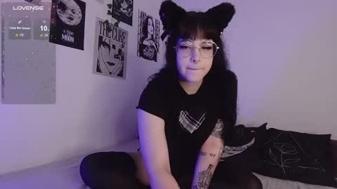 Snapshot of midnightkitten_ chatting on 11/28/25, 10:23 Nana online show from 11/28/25, 10:23