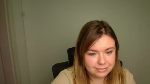 Snapshot of midnightmariana chatting on 10/24/25, 11:50 Mariana online show from 10/24/25, 11:50