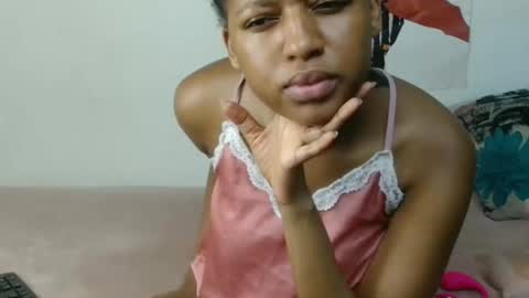 Snapshot of midnightsinx chatting on 04/16/26, 12:33 midnightsinx online show from 04/16/26, 12:33