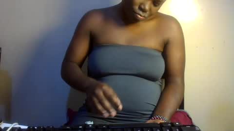 Snapshot of midnightt_curves chatting on 07/01/26, 02:02 midnightt_curves online show from 07/01/26, 02:02