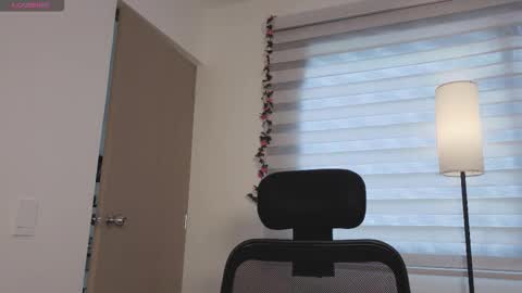 Snapshot of midori__san chatting on 10/19/25, 04:18 midori__san online show from 10/19/25, 04:18