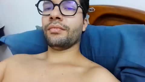 Snapshot of midoumas1 chatting on 11/22/25, 03:22 Sam online show from 11/22/25, 03:22