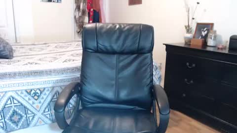 Snapshot of midsummernightsdream chatting on 01/07/25, 05:09 MidsummerNightsDream online show from 01/07/25, 05:09