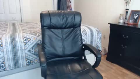 Snapshot of midsummernightsdream chatting on 03/04/25, 04:41 MidsummerNightsDream online show from 03/04/25, 04:41