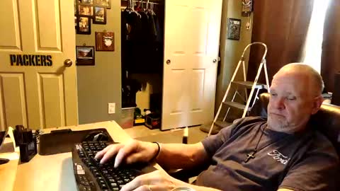 midwestdad09 online show from 10/29/25, 06:42