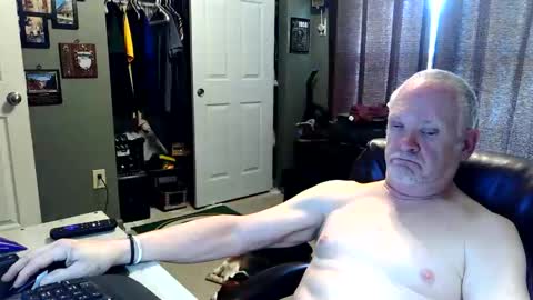 midwestdad09 online show from 04/14/26, 06:47