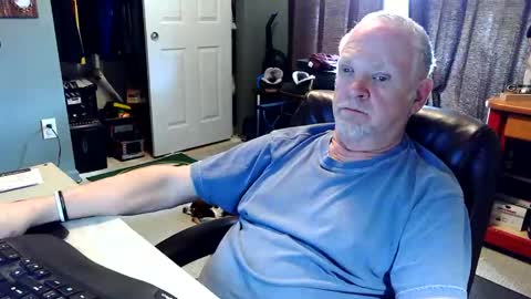 midwestdad09 online show from 04/15/26, 07:58