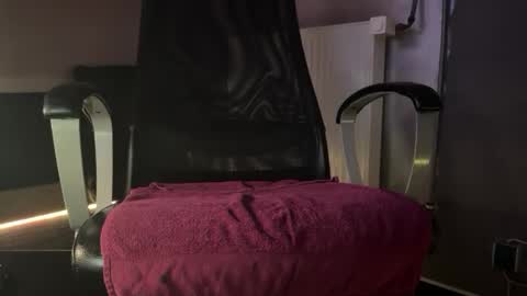 Snapshot of mies35 chatting on 12/13/24, 01:04 mies35 online show from 12/13/24, 01:04