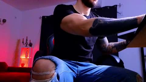 MightyAaron online show from 12/16/25, 05:23