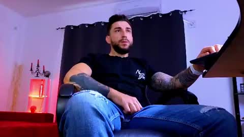 Snapshot of mightyaaron chatting on 07/13/26, 03:31 MightyAaron online show from 07/13/26, 03:31