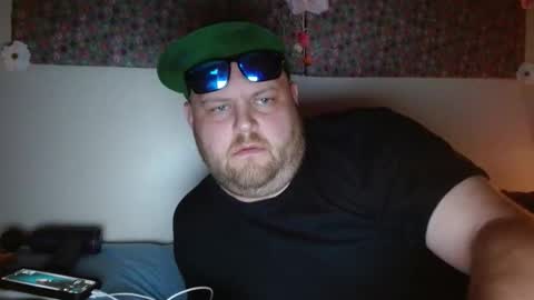 Snapshot of miguel320129 chatting on 06/07/26, 04:05 Miggy online show from 06/07/26, 04:05