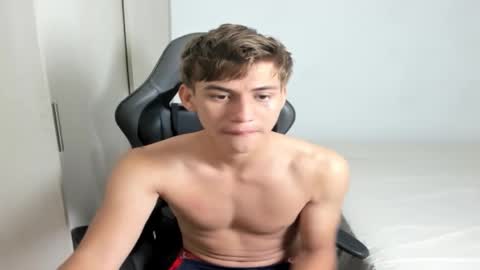 Miguel Hernandez online show from 10/01/25, 03:40