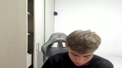 Miguel Hernandez online show from 10/12/25, 07:46