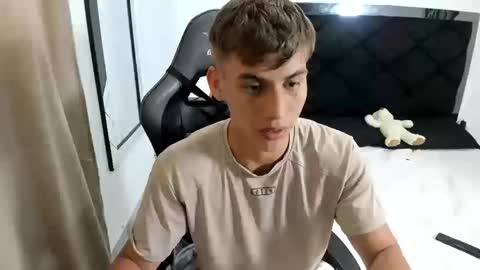 Snapshot of miguel_hz chatting on 03/11/26, 02:56 Miguel Hernandez online show from 03/11/26, 02:56