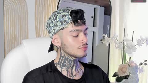 Snapshot of mihailleroy chatting on 12/24/24, 12:33 MIHAIL LEROY finally independent model online show from 12/24/24, 12:33