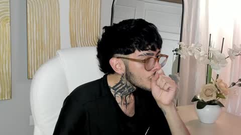 Snapshot of mihailleroy chatting on 01/24/25, 02:49 MIHAIL LEROY finally independent model online show from 01/24/25, 02:49