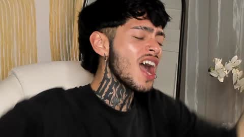 Snapshot of mihailleroy chatting on 02/04/25, 02:49 MIHAIL LEROY finally independent model online show from 02/04/25, 02:49