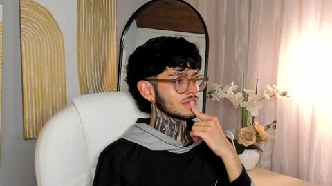 Snapshot of mihailleroy chatting on 02/04/25, 11:27 MIHAIL LEROY finally independent model online show from 02/04/25, 11:27