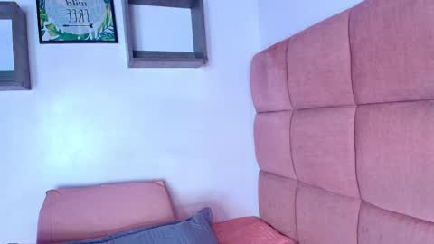 Snapshot of miia_01_ chatting on 09/10/25, 11:54 Mia online show from 09/10/25, 11:54