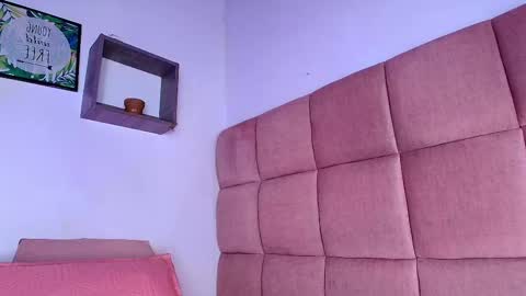 Snapshot of miia_01_ chatting on 09/15/25, 11:54 Mia online show from 09/15/25, 11:54